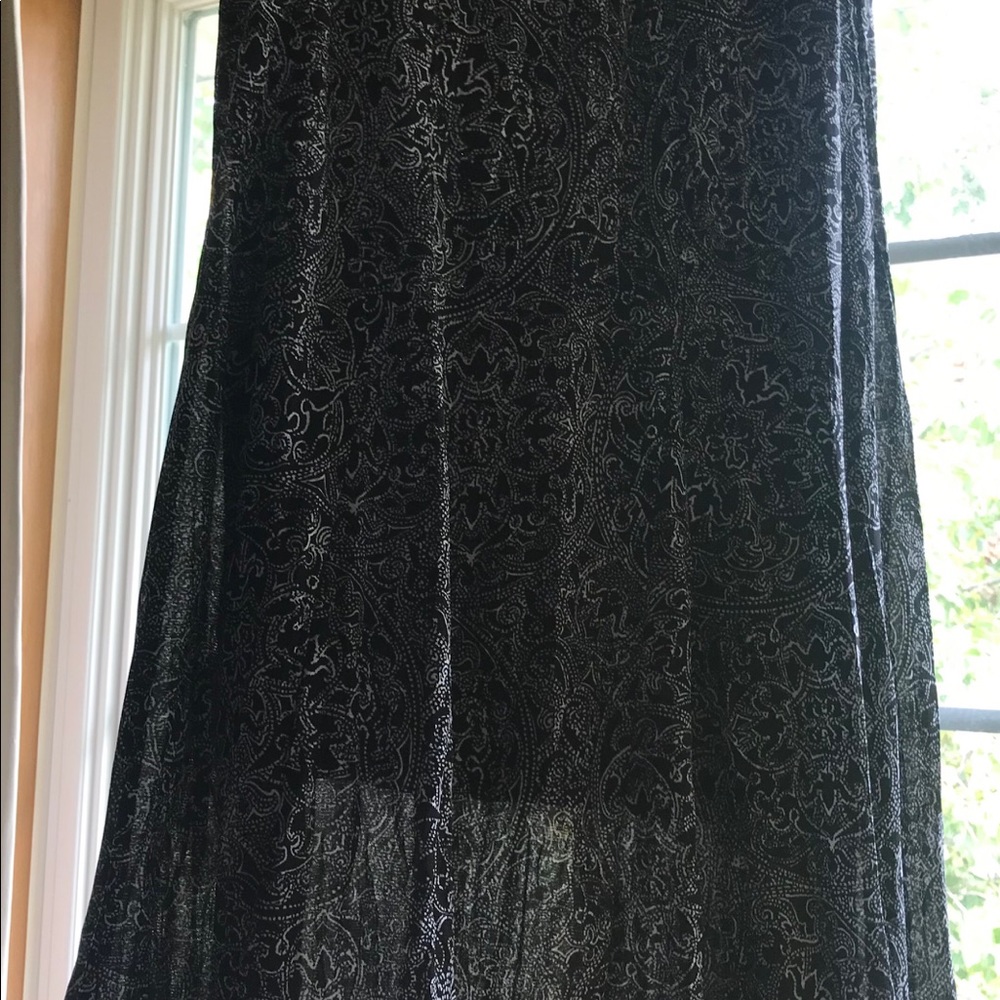 Black and White M Collection Skirt Sz L